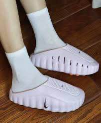 Nike Mind 001 mules in a "Pearl Pink"🌸
New Arrivals😇
Size 37,38,40,41 Available 🤩
240 dhs✅

Zain242
♥️♥️♥️