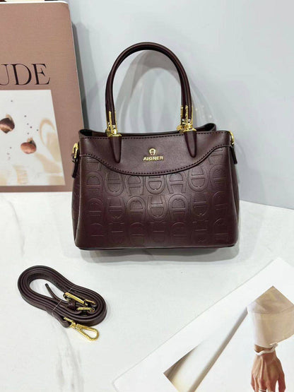 Aigner
95 dhs🪙
size：21×10×14cm
Good quality 

with box
🎁🎁🎁

Zain39
♥️♥️♥️
