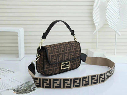 Fendi
120 dhs💛
with box
size 25cm
High quality

Zain26
♥️♥️♥️