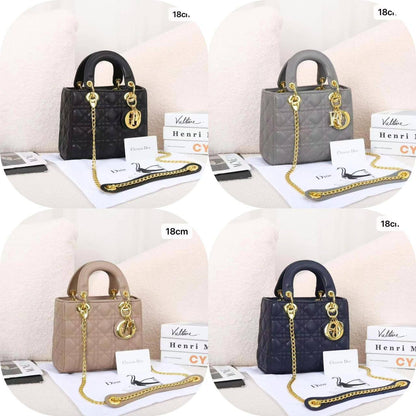 Lady Dior
1⃣️ First quality +🎁
Size : 18 * 14 cm

90 dhs🇦🇪🇦🇪

with box 🎁🎁

Zain115
♥️♥️♥️