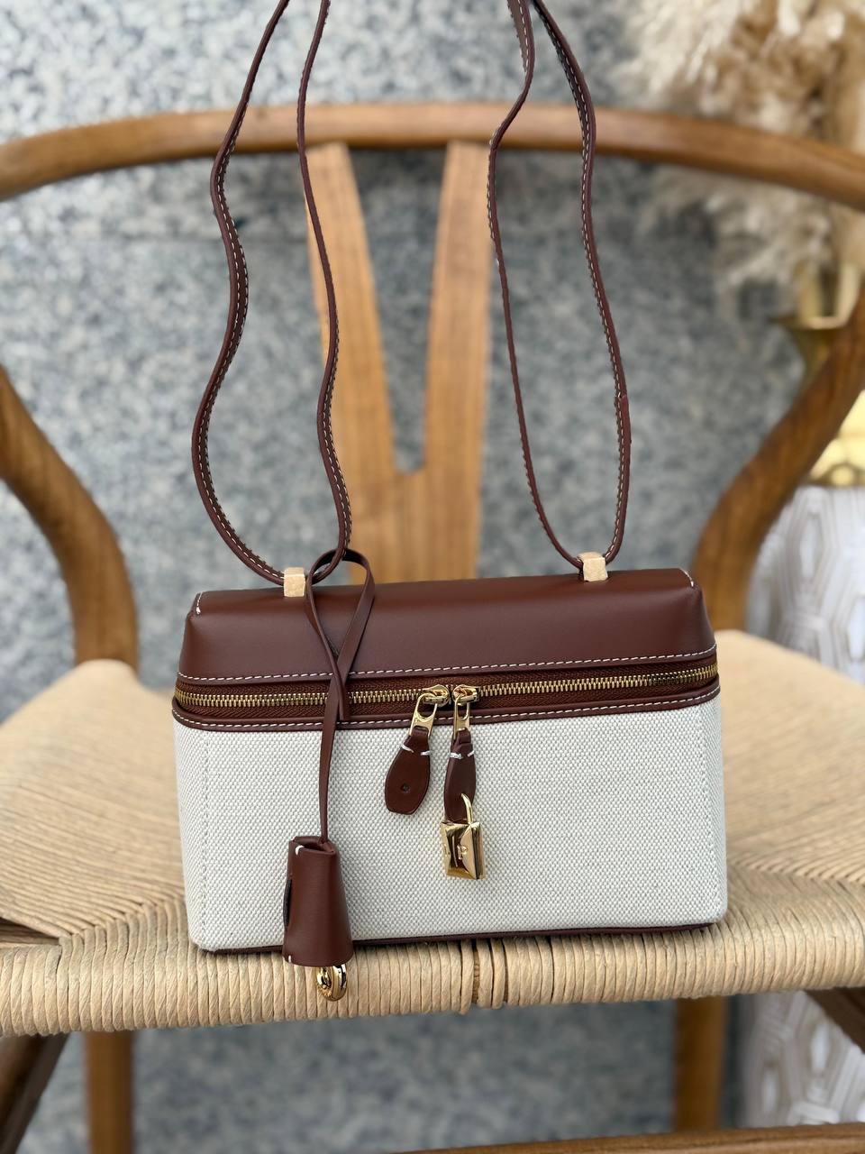 LORO PIANA
21cm
340 dhs🇦🇪
Top quality 
With box🎁

Zain167
♥️♥️♥️