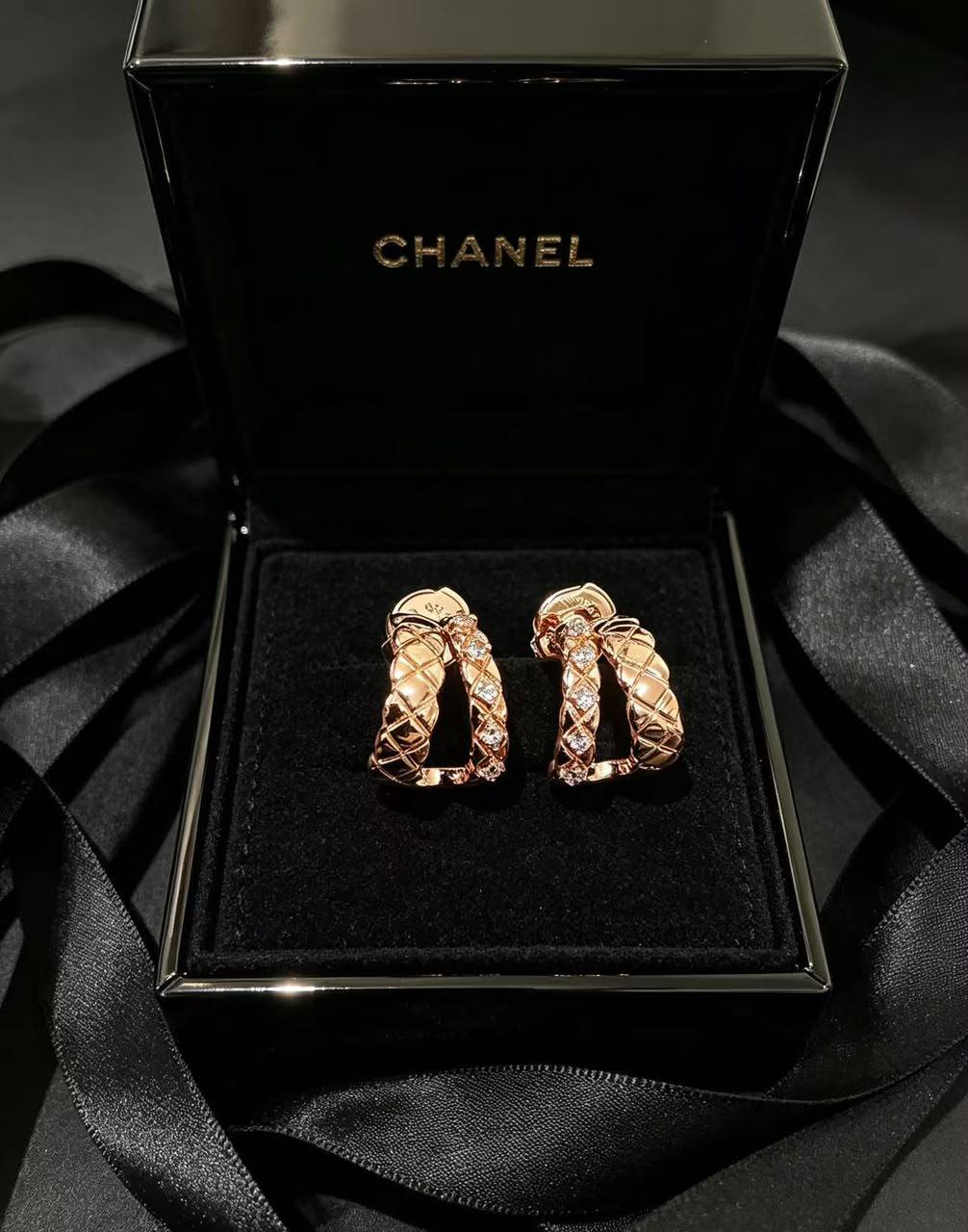 CHANEL
Earring 🦋
Master quality 💯
With normal boxes 🗃️ 
45 dhs🇦🇪🇦🇪


With master box 📦 
60 dhs🇦🇪🇦🇪

Zain216
♥️♥️
