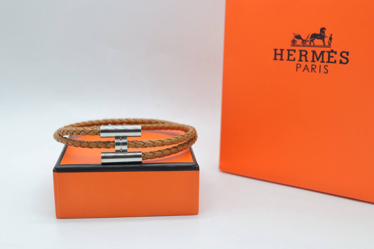 Hermes 
Bracelet
60 dhs🇦🇪🇦🇪

Zain33
♥️♥️♥️