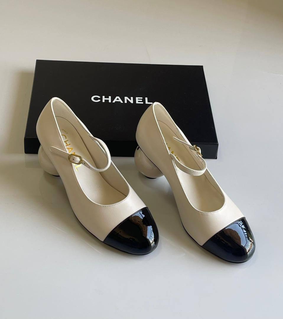 CHANEL 
SuperMaster Quality 💯
530 dhs🗽
Size: 36-41💥

Zain171
♥️♥️♥️