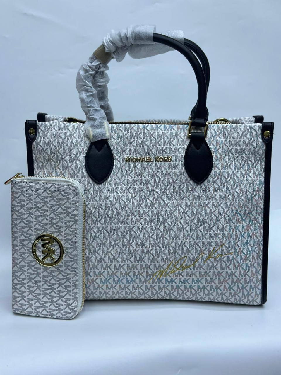 Mk

Good quality 

Size:35*cm
100 dhs🇦🇪🇦🇪

Zain70
♥️♥️♥️