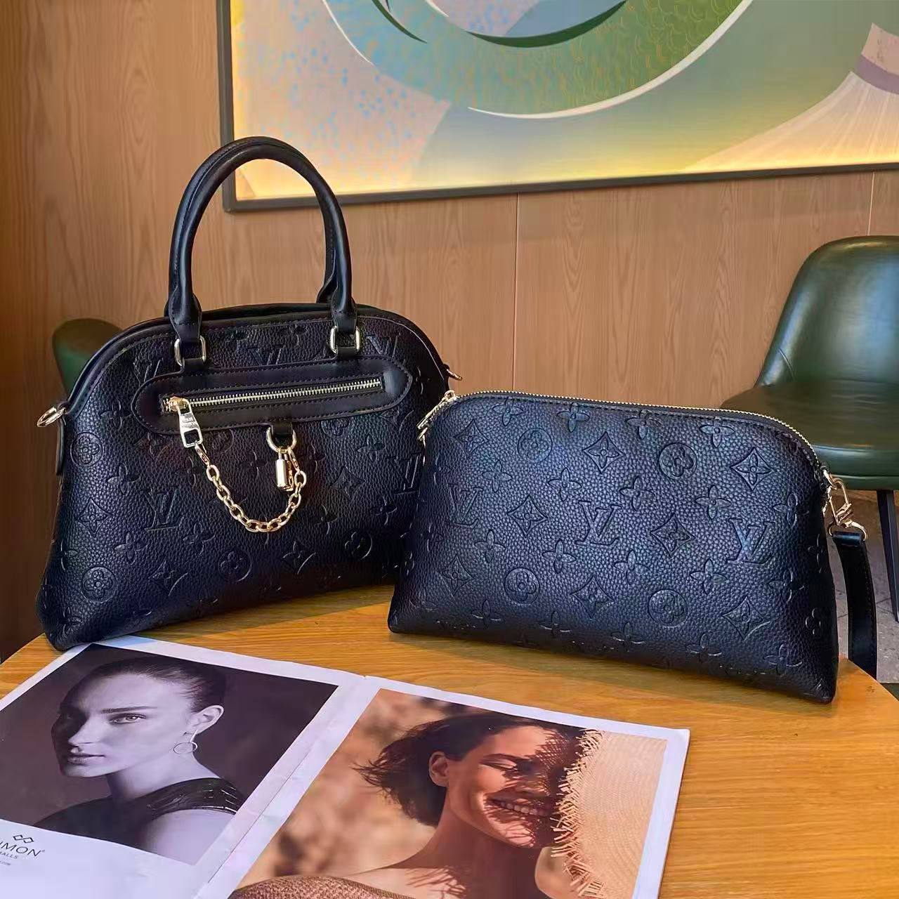 LV
With box
🎁🎁🎁

size:35×23cm 
120 dhs🪙🌨️

Zain114
♥️♥️♥️