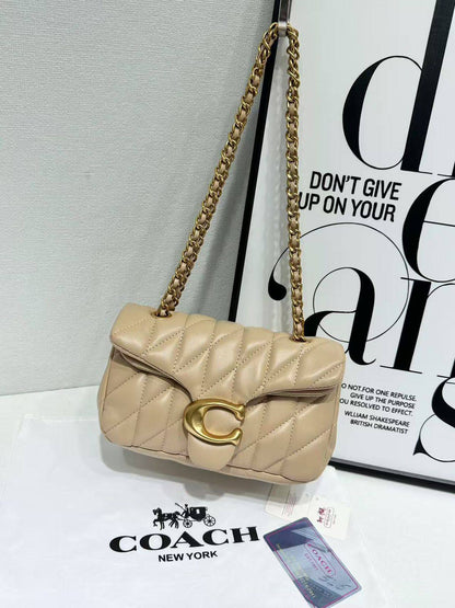 COACH 
NEW CAME GOOD QUALITY 

WITH BOX 
🎁🎁🎁

110 dhs❣️
Size: 22cm

Zain39
♥️♥️♥️