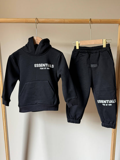 New collection{}
Brand : Essential 🔥
Super master quality 😍
Size:2/ 12years old
290 dhs🪙🌨️

Zain261
♥️♥️♥️