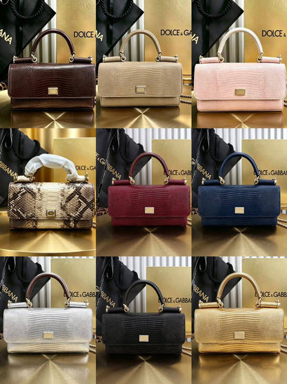 Dolce & GABBANA

100 DHS🇦🇪

 each 

with box
Zain26
♥️♥️♥️