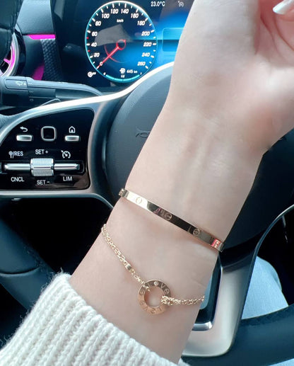 Cartier ❤️‍🔥
Bracelet ✨
Master quality 💯
With normal boxes 🗃️ 
105 DHS🇦🇪🇦🇪

With master box 📦 
130 DHS🇦🇪🇦🇪

Zain216
♥️♥️♥️