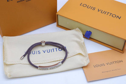 LV Bracelet
with box
🎁🎁🎁

65 dhs✅

Zain33
♥️♥️♥️