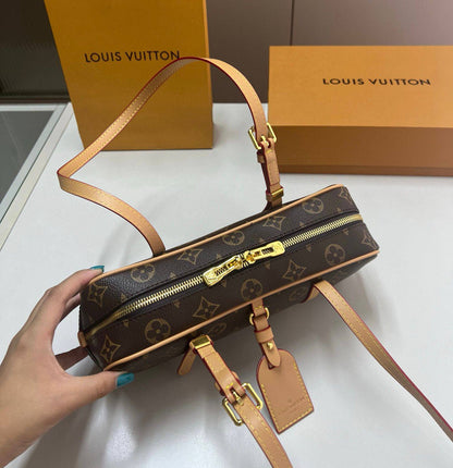 LV
GOOD QUALITY
 WITH BOX 
🎁🎁🎁

90 dhs🪙🌨️

Zain39
♥️♥️♥️