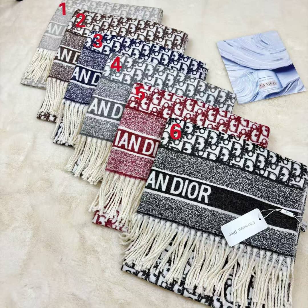 Scarf 
45 dhs🪙🌨️

Zain186
♥️♥️♥️