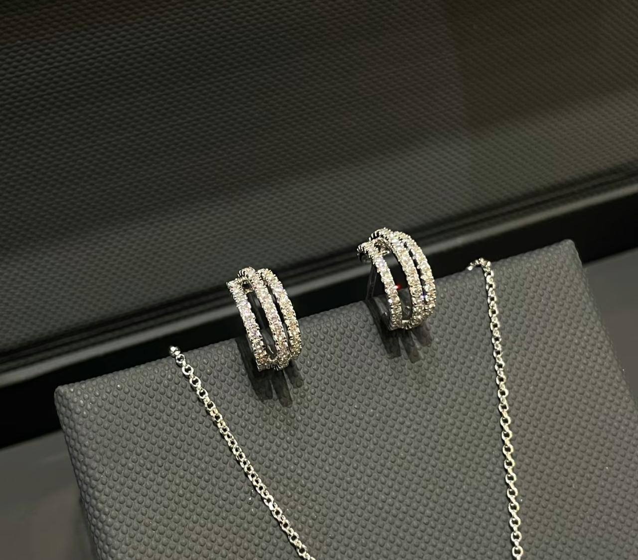 APM SET 🐦‍🔥*
Necklace ✨
Earring 🪷
Ring 💍 size available 👇
6,7,8,9
Master quality 💯
With normal boxes 📦 
180 dhs🪙💚
With master box 🗃️ 
220 dhs🪙💚

Zain216
♥️♥️♥️