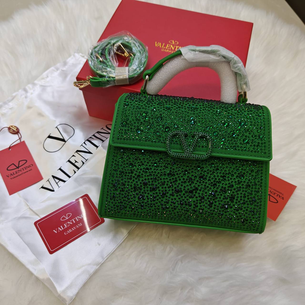 Valentino 
115 dhs✅ 

Withbox
🎁🎁🎁

Zain235
♥️♥️♥️