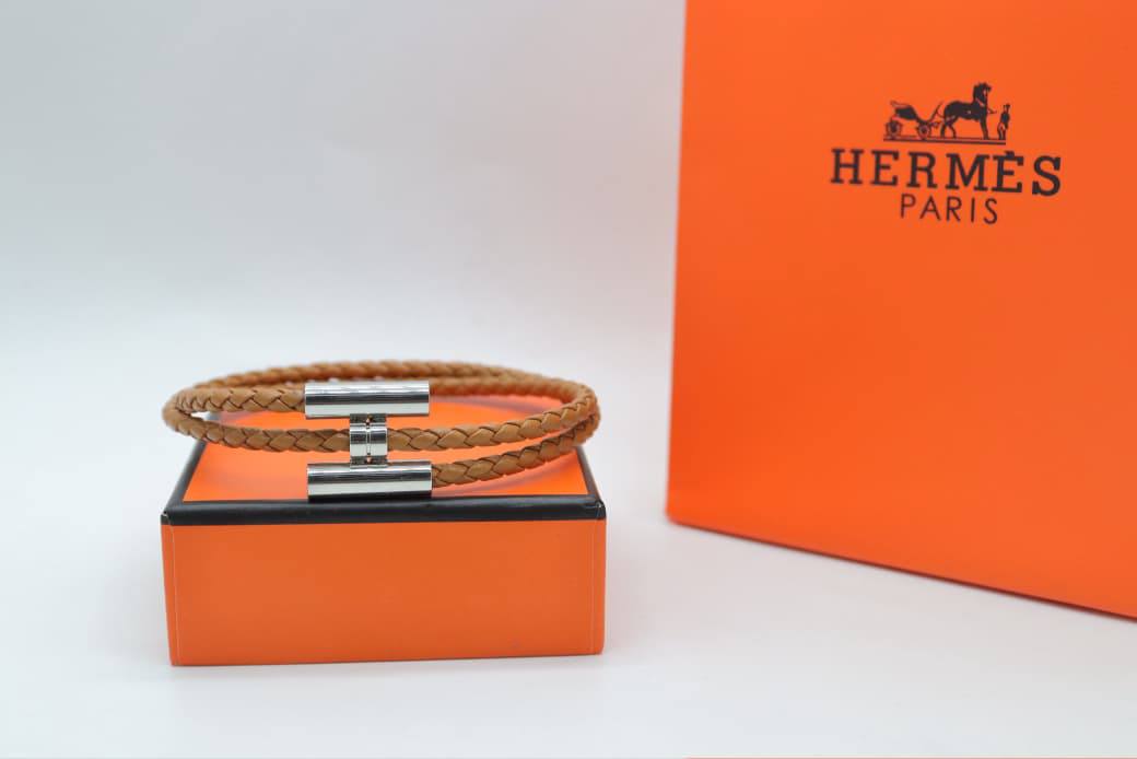 Bracelet
Hermes
60 dhs🇦🇪🇦🇪

Zain33
♥️♥️♥️