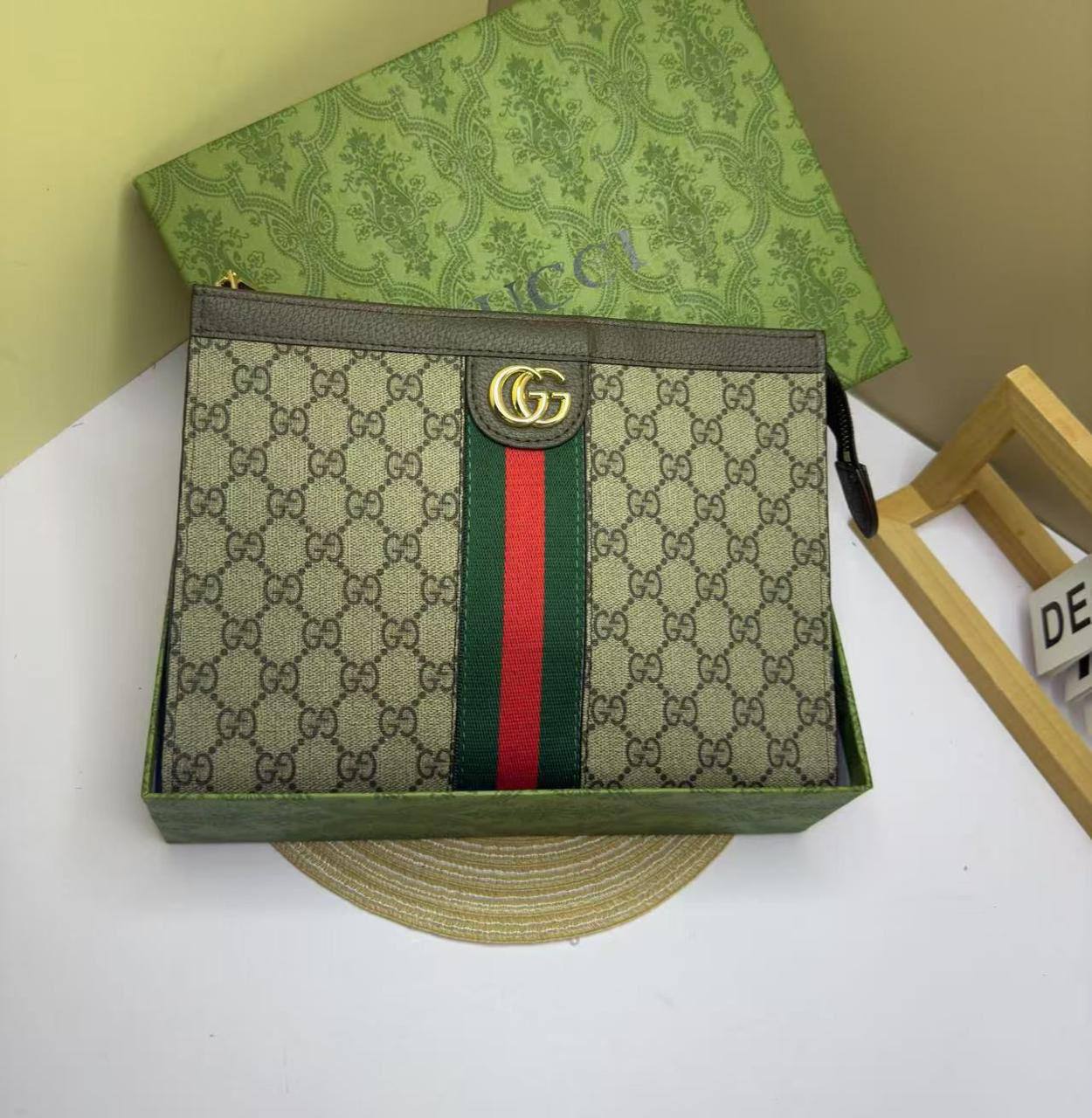 💖 Brand Clutch
1️⃣ First quality +🎁
Size : 28 * 18.5 cm
60 dhs✅
with box 🎁

Zain115
♥️♥️♥️