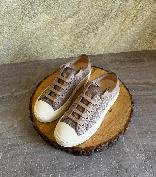 DIOR 
SuperMaster Quality 💯
450 dhs✅
Size: 36-41💥

Zain171
♥️♥️♥️