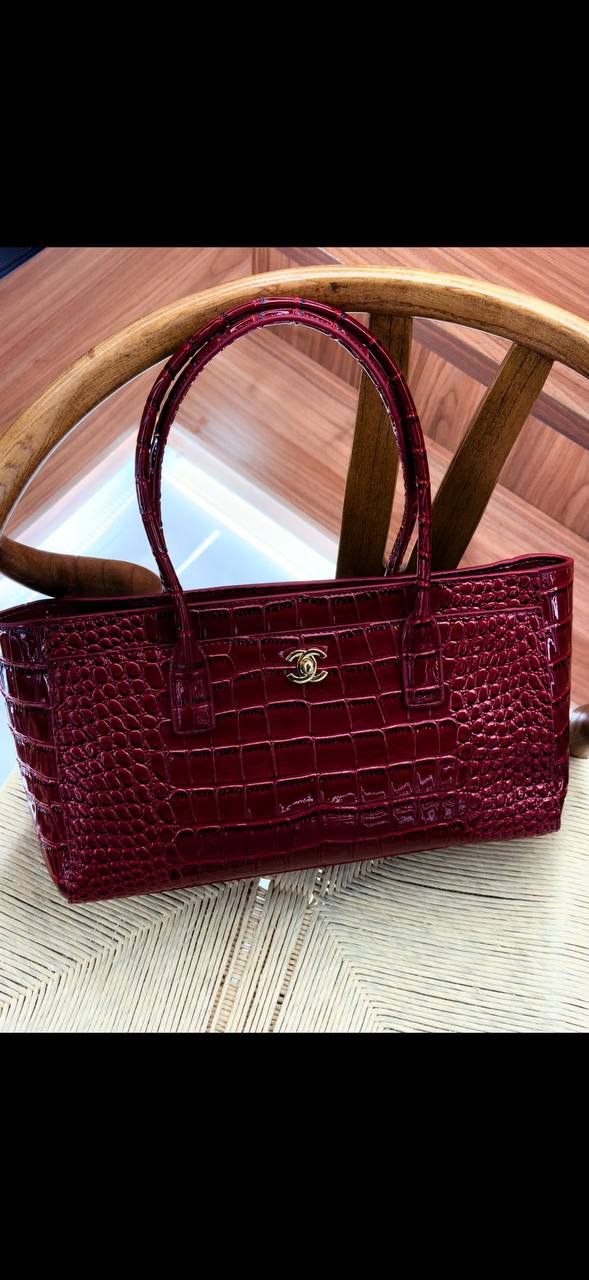 💁🏼‍♂️AVAILABLE EGAIN 💁🏼‍♂️
CHANEL
35cm 
450 dhs✅
*MASTER QUALITY*

Zain228
♥️♥️♥️
