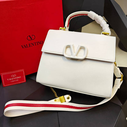 Valentino

130 dhs🇦🇪

with box🎁🎁🎁

good quality

Zain235
♥️♥️♥️