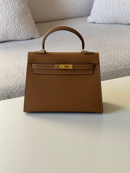 Hermes kelly epsom 28cm💕
master quality😍

with box❤️
🎁🎁🎁

420 dhs🪙💕

Zain52
♥️♥️♥️