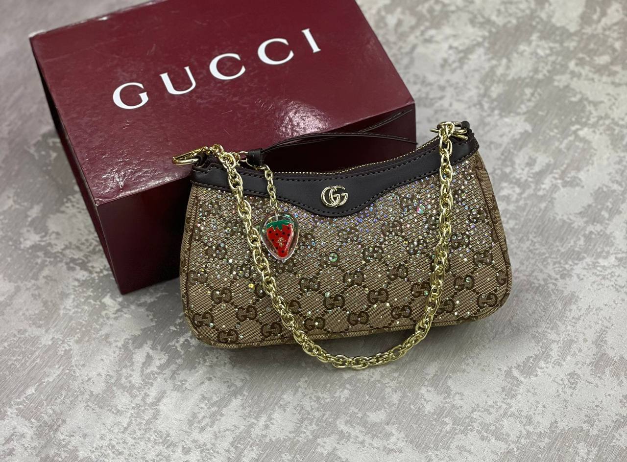 Gucci

230 dhs✅

with box
🎁🎁🎁

Zain175
♥️♥️♥️