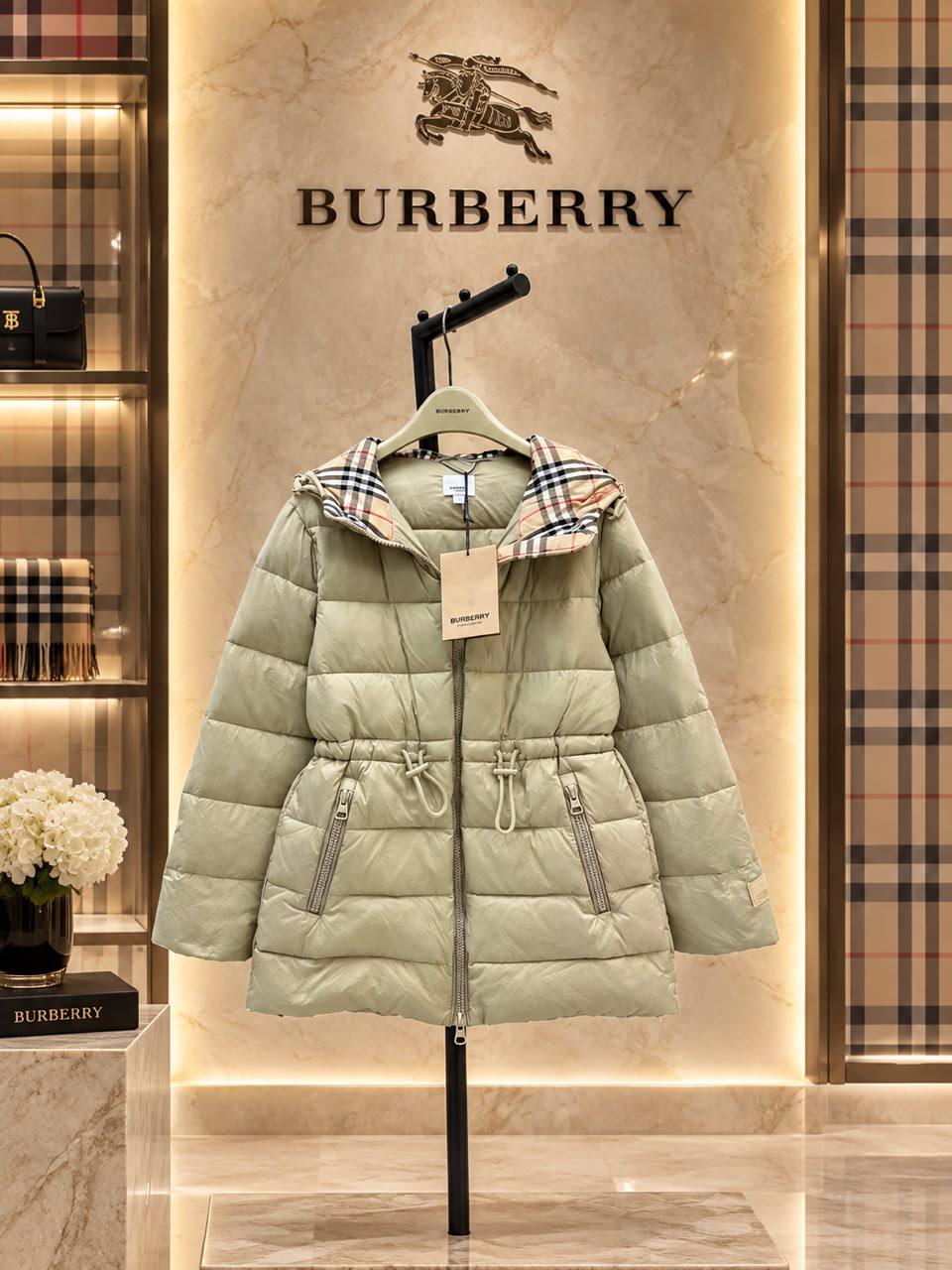 *New collections*
*BURBERRY*
*Super Master quality*
*Sizes:S M L* 
630 dhs🇦🇪🇦🇪

Zain308
♥️♥️♥️