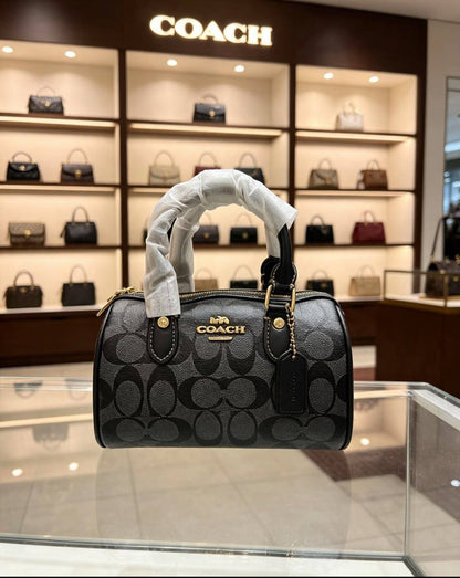 Coach
100 dhs🇦🇪🇦🇪
with box
Size:17/12/10

Zain07
♥️♥️♥️
