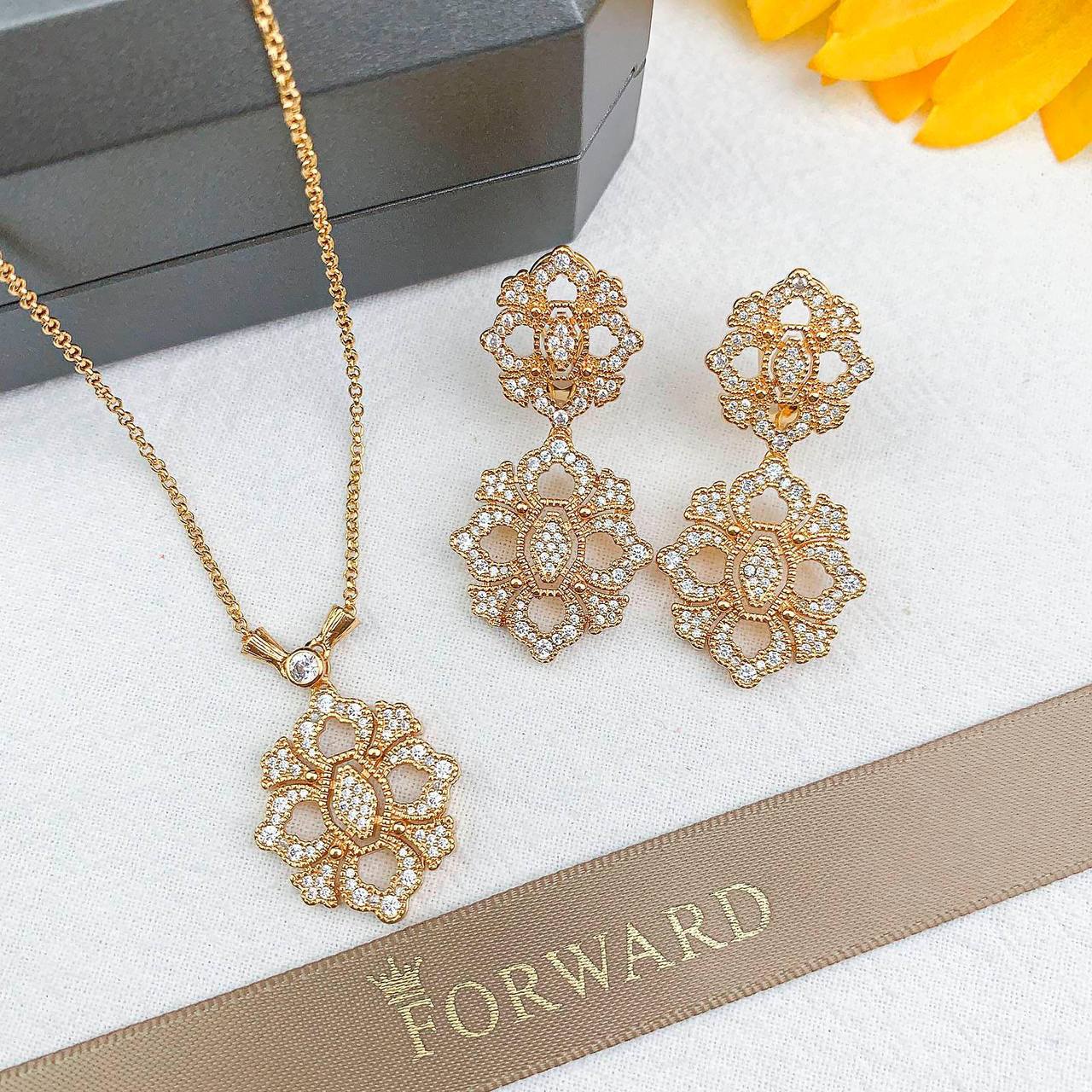 NECKLACE EARRINGS
SET 💫✨
120 DHS✅
WITH NORMAL BOX AND PAPER BAG🎁

Zain89
♥️♥️♥️