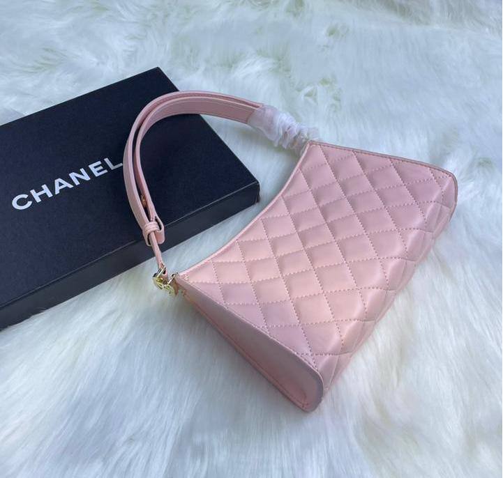 Chanel
95 dhs✅ 

with box
🎁🎁🎁

Zain72
♥️♥️♥️