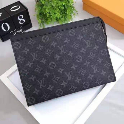 Lv  
Gucci

clutch bag

With box 
80 dhs🇦🇪🇦🇪

Zain50
♥️♥️♥️