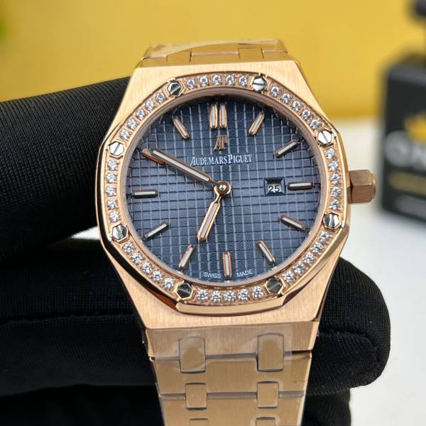 Ap watch for ladies 
good quality 
220 dhs💓

Zain59
♥️♥️♥️
