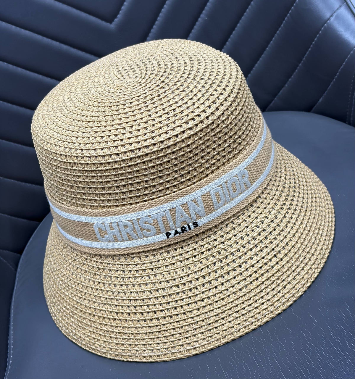 DIOR NEW HATS

240 dhs🇦🇪🇦🇪

Zain328
♥️♥️♥️