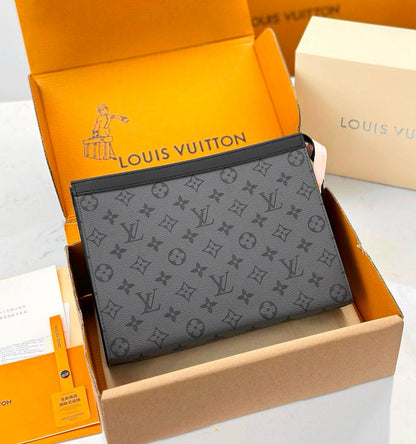 LOUIS VUITTON 

HAND BAG 
POUCH NEW 
CAME GOOD 
QUALITY WITH BOX

85 dhs🇦🇪🇦🇪🇦🇪

Zain39
Zain295
♥️♥️♥️