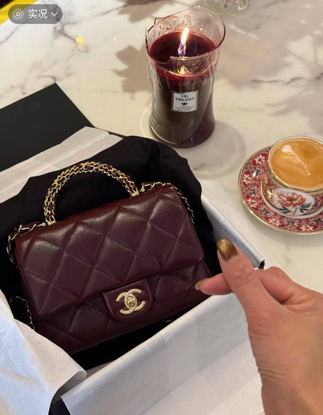 Chanel
100 dhs❣️
size:19*7*13
Good quality，Believe me
With box
🎁🎁🎁

Zain07
♥️♥️♥️