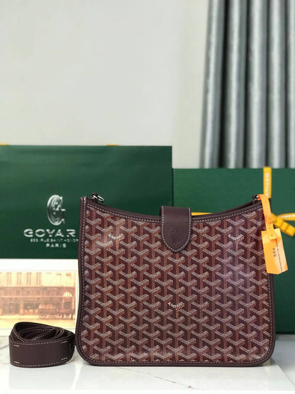 Goyard Musette 
Size 28 cm

For Price 👇 WhatsApp✅
0568585901 
0507557372
0552275751 Owner Zain 👌

Zain274
♥️♥️🇦🇪
