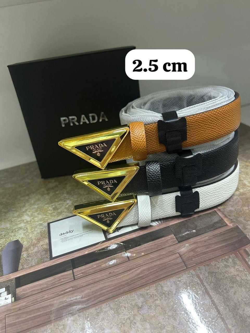 Leather belt

with box 
🎁🎁🎁

60 dhs✅

Zain190
♥️♥️♥️
