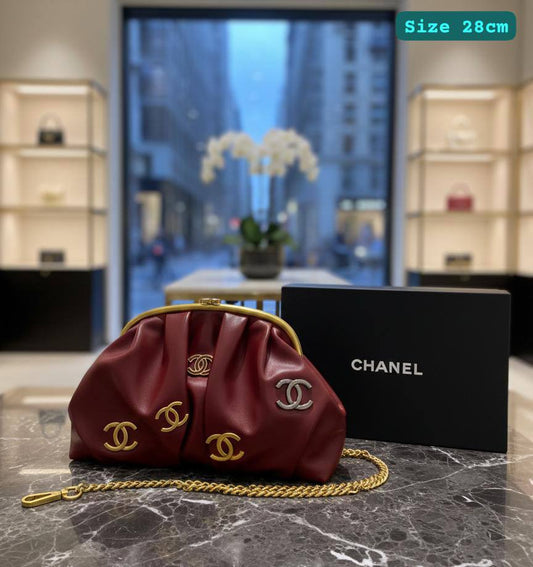 Chanel
Good quality 

with box 
🎁🎁🎁

115 dhs🪙🌺

Zain186
♥️♥️