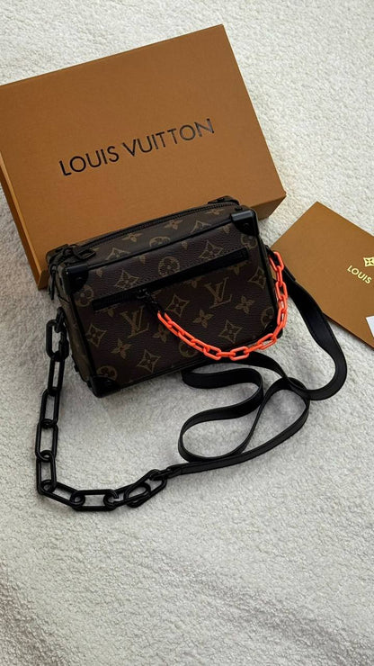 LV 
Master
18Cm 

With Box
🎁🎁🎁

260 dhs✅

Zain131
♥️♥️♥️