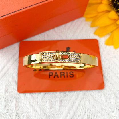 Hermes MASTER
💫✨
80 DHS✅
WITH BOX AND PAPER BAG🎁🛍️

Zain89
♥️♥️♥️
