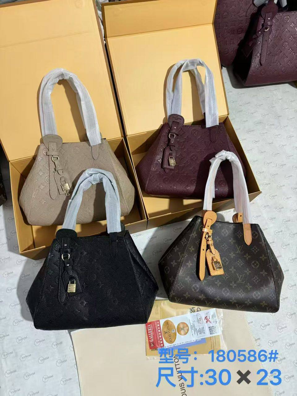 LV

100 dhs💓

GOOD-quality 

with box🎁🎁🎁

Zain35
♥️♥️♥️