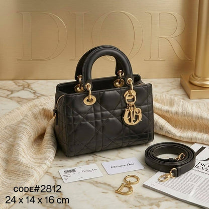 CHRISTIAN DIOR
ᴅ - ᴊᴏʏ ᴍɪᴄʀᴏ ʙᴀɢ
ǫᴜɪʟᴛᴇᴅ ʟᴀᴍʙsᴋɪɴ ʟᴇᴀᴛʜᴇʀ
ɢᴏʟᴅ ʜᴀʀᴅᴡᴀʀᴇ
ᴡɪᴛʜ ʟᴏɴɢ ʙᴇʟᴛ sᴛʀᴀᴘ
sɪᴢᴇ : 24 cm
ᴡɪᴛʜ BOX
🎁🎁🎁

120 dhs✅

Zain31
♥️♥️♥️