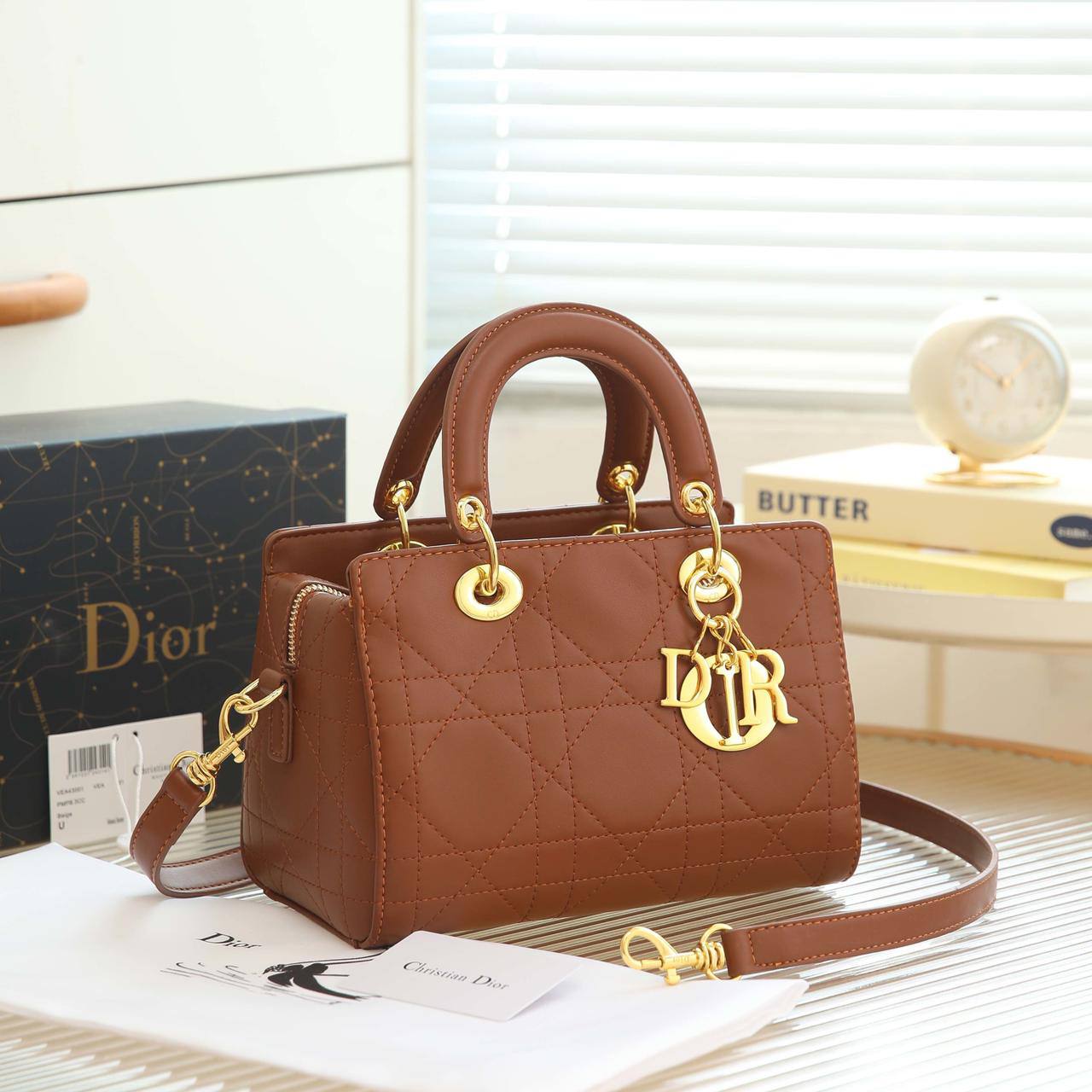 Dior
Best quality
With box’s
🎁🎁🎁

115 dhs🇦🇪
size 24cm

Zain158
♥️♥️♥️