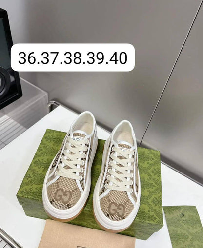 GUCCI SHOES
GOOD QUALITY 
120 dhs❤️

Zain40
♥️♥️♥️