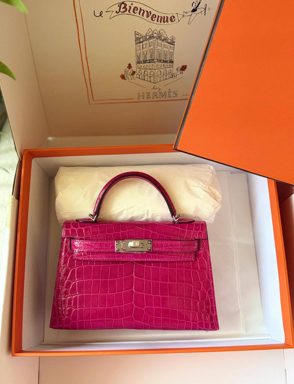 HERMES
(FULL HAND MADE )
Real crocodile 🐊 
Size *19 cm*
With original packing 🎁🎁
For Price 👇 WhatsApp✅
0568585901 
0507557372
0552275751 Owner Zain 👌

Zain246
♥️♥️♥️