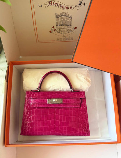 HERMES
(FULL HAND MADE )
Real crocodile 🐊 
Size *19 cm*
With original packing 🎁🎁
For Price 👇 WhatsApp✅
0568585901 
0507557372
0552275751 Owner Zain 👌

Zain246
♥️♥️♥️