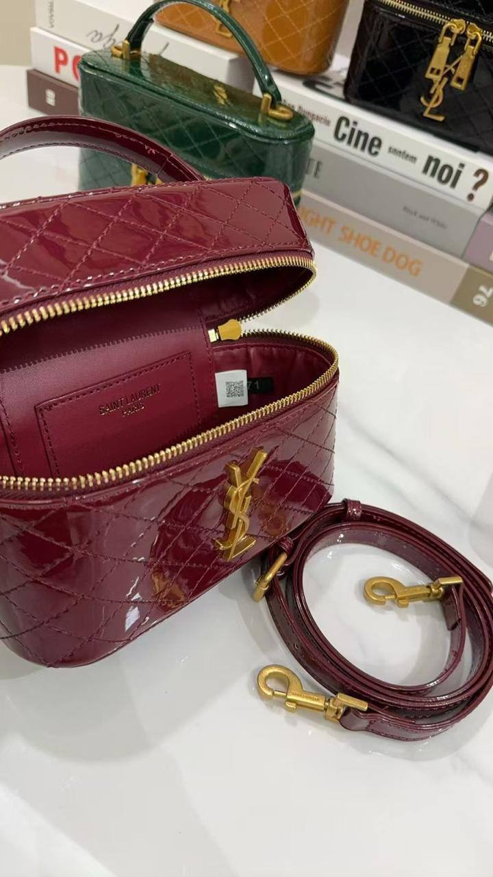 💗 YSL Gaby
1⃣️ First quality +🎁
size : 18.5 * 13 * 7 cm
85 dhs❣️
with box 🎁

Zain115
♥️♥️♥️