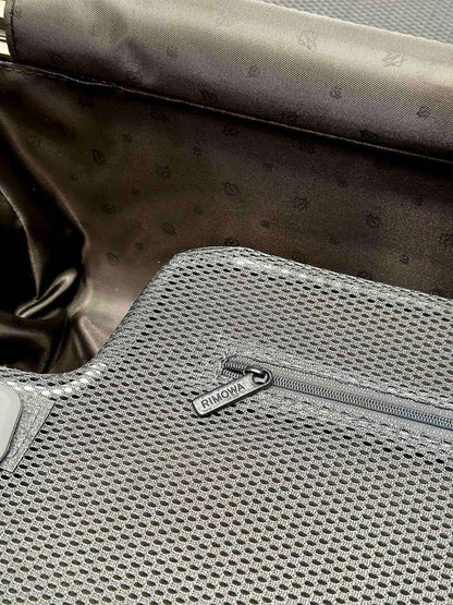 Rimowa
Super Master quality 

Small 790 dhs

Medium 890 dhs

Large 990 dhs 

Zain250
♥️♥️♥️