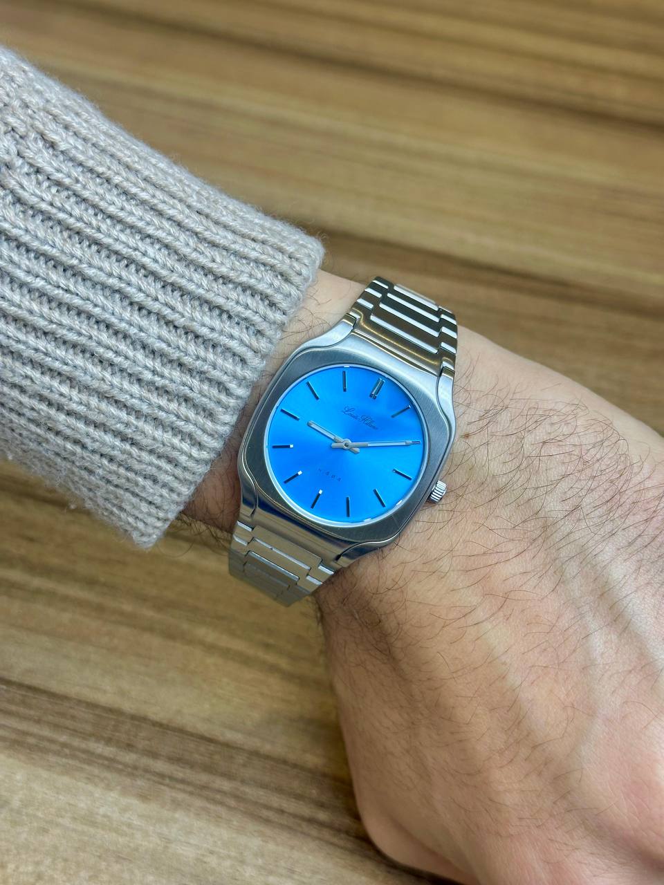 Louis Hilano watch for men 
good quality 
260 dhs🪙💚

Zain59
♥️♥️♥️