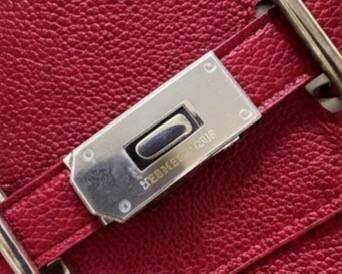 HERMES 

NEW DESIGN 

GOOD QUALITY
 WITH BOX 
115 dhs🇦🇪🇦🇪

Zain295
♥️♥️♥️